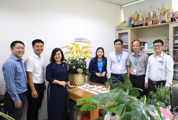 CHuc%20mung%20ngay%20truyen%20thong%20Thanh%20tra.jpg