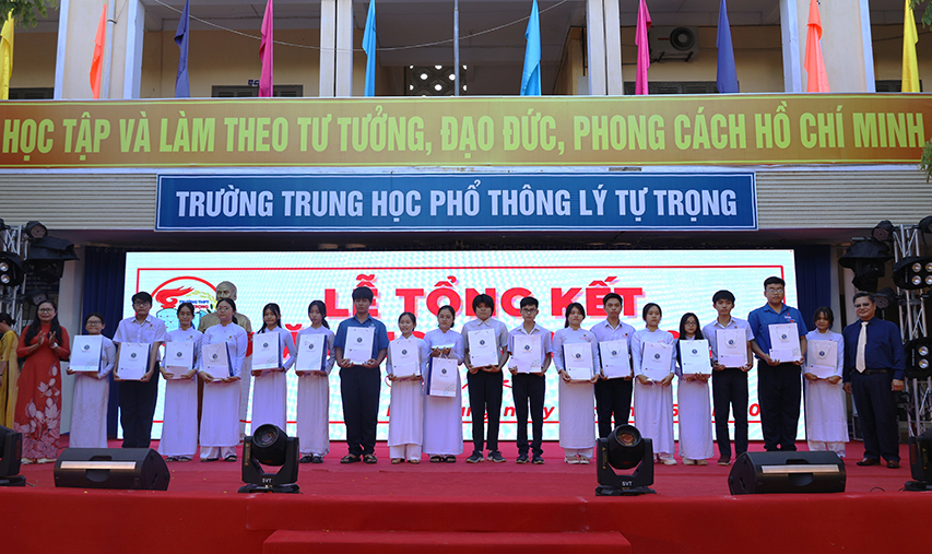 Trường Đại học Luật TP. HCM qua truyền thông